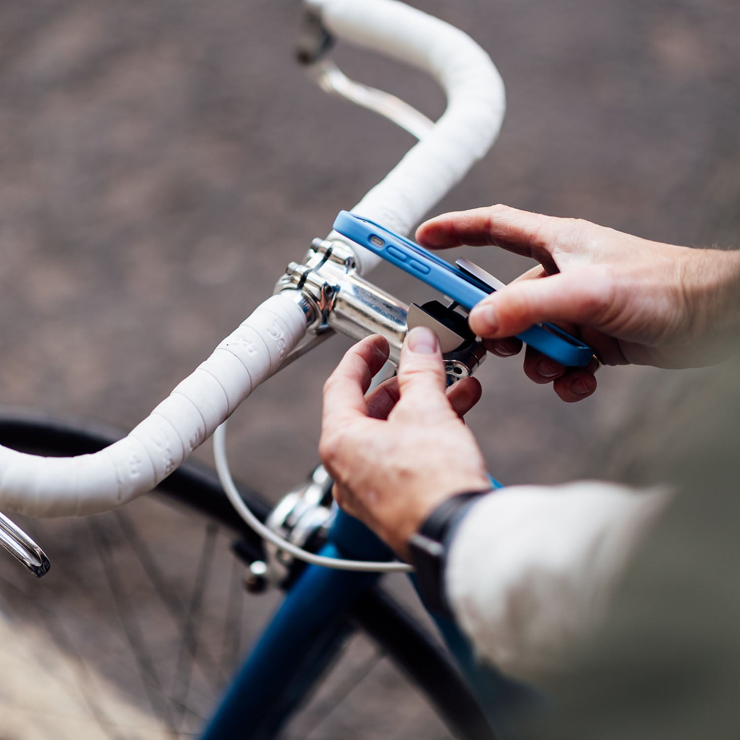 Loop - Micro Mount - Ultra-Compact Stem Cap Phone Mount