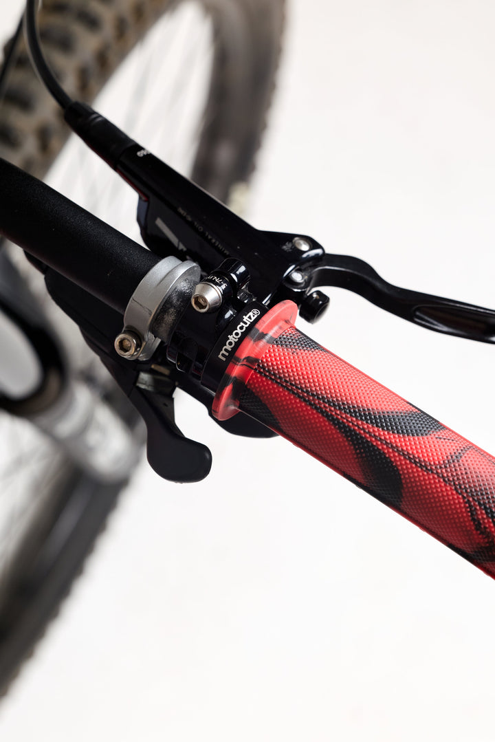 Mid Flange Bolt-On Grips Red Dye - Zoozbikes