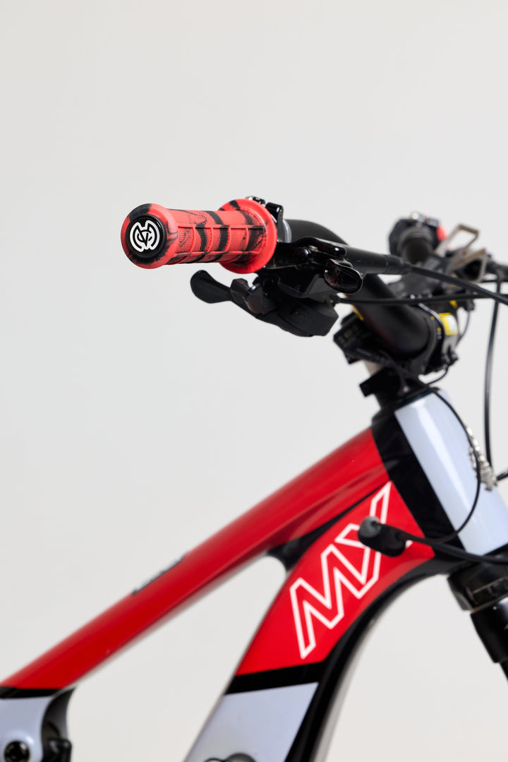Mid Flange Bolt-On Grips Red Dye - Zoozbikes