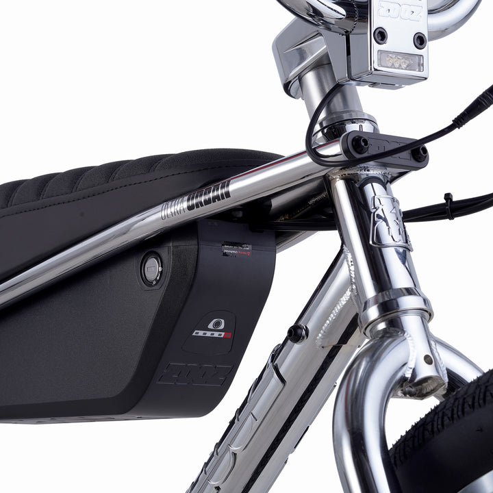 Zooz Electric Bike Ultra Urban Gen 5 Chrome battery 3/4 view