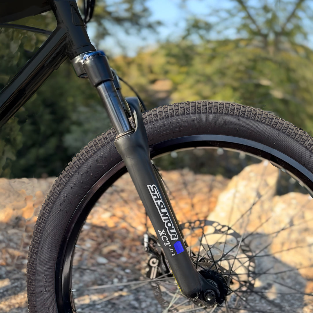 Zooz offers the Suntour XCT suspension fork that fits the 24" wheel ultra urban